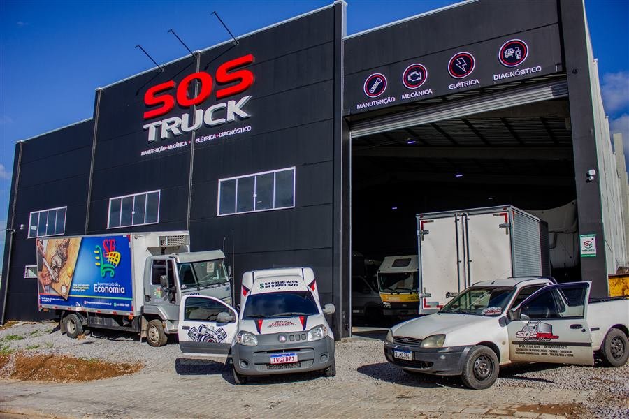 Frota de veículos SOS Truck Service pronta para atendimento